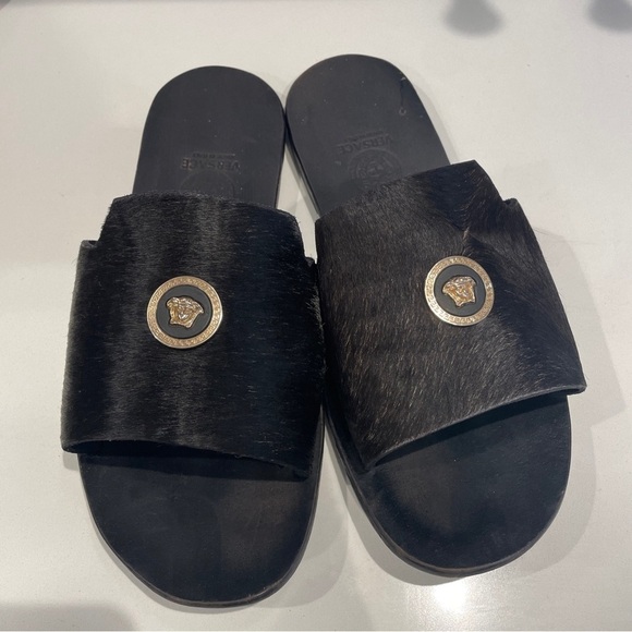 ⭐️VERSACE Men’s Calfskin Leather Black Logo Slide Sandals —GREAT! Size Measured - Picture 1 of 8